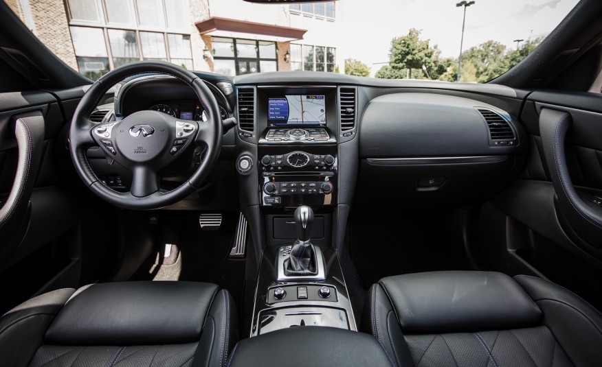Новый Инфинити QX70 2016 фото комплектации и цены
